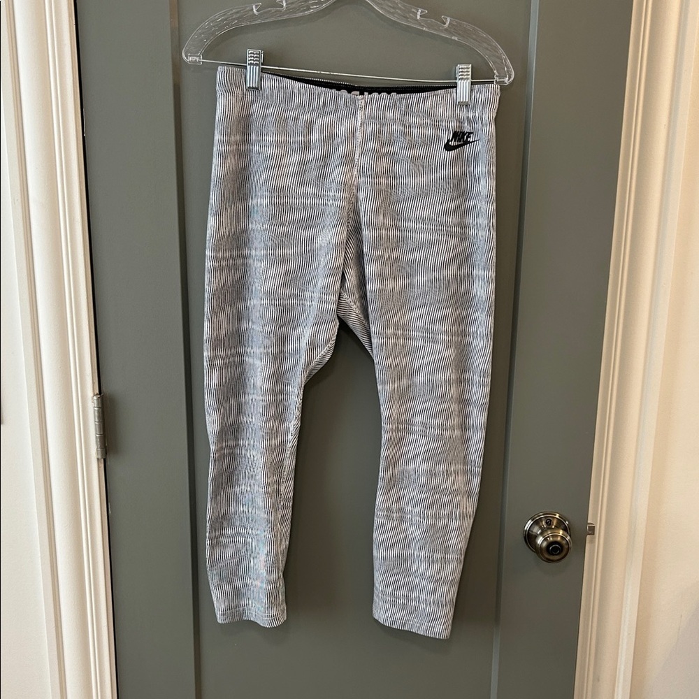 Nike Women’s Leggings - Black and White Stripes Size Large - Picture 2 of 5